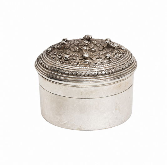 Circa 1880–1910 Antique Oval Silver Floral Lid Pill Box