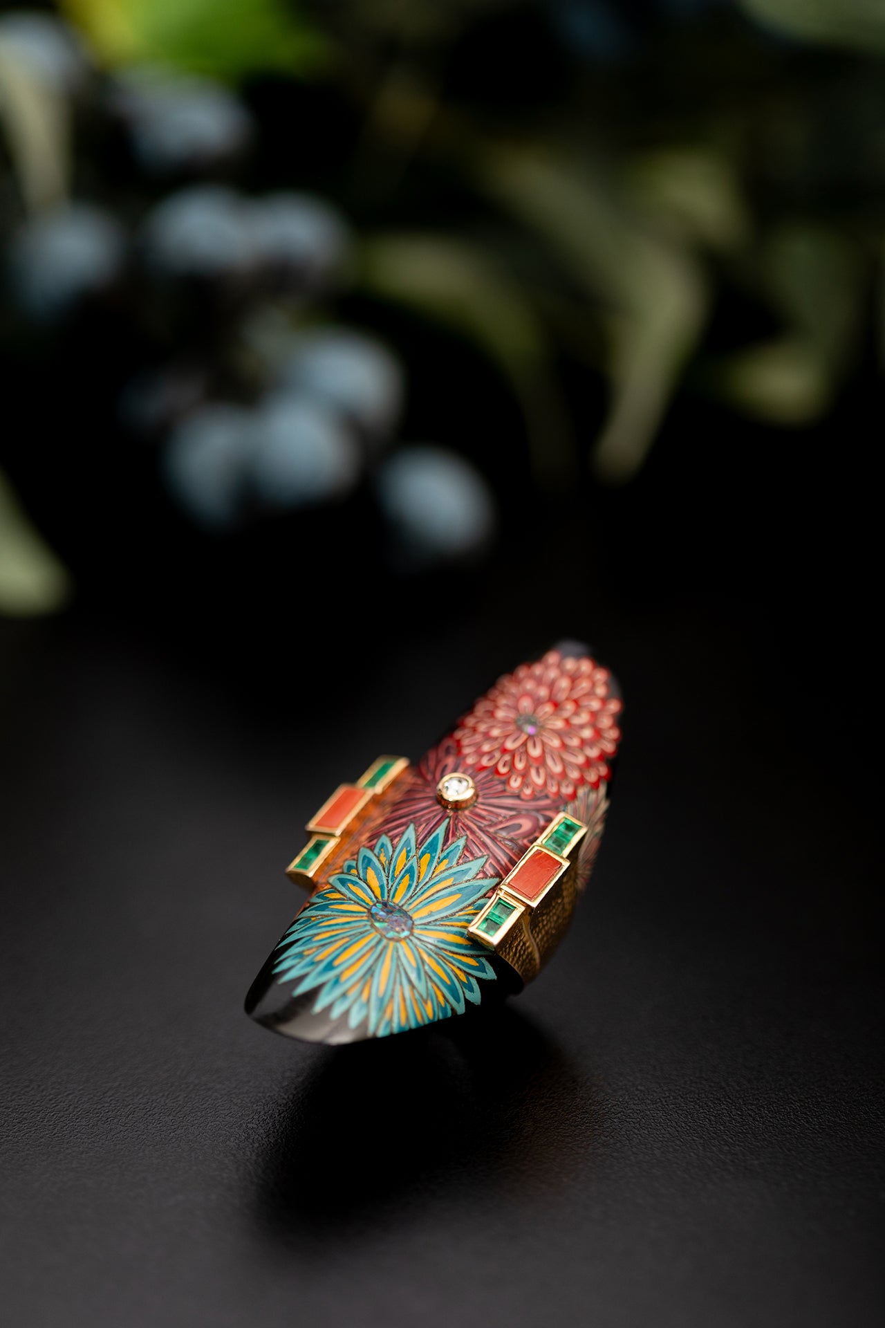 Japanese Lacquer Index Ring with Blooming Sakura Motifs