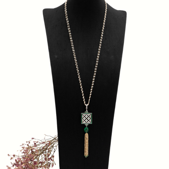 Pearl Necklace with Emerald and Diamond